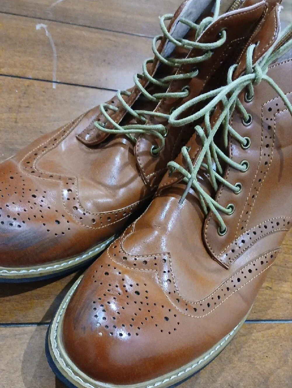 Men's Tan Leather Chukka Boots with Olive Laces